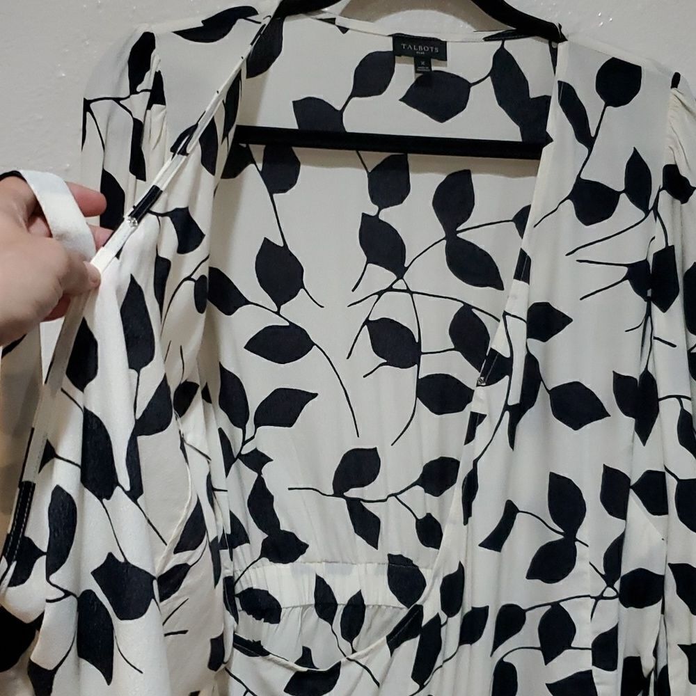 Talbots Abstract Leaves Wrap Blouse In Size 0x - image 8